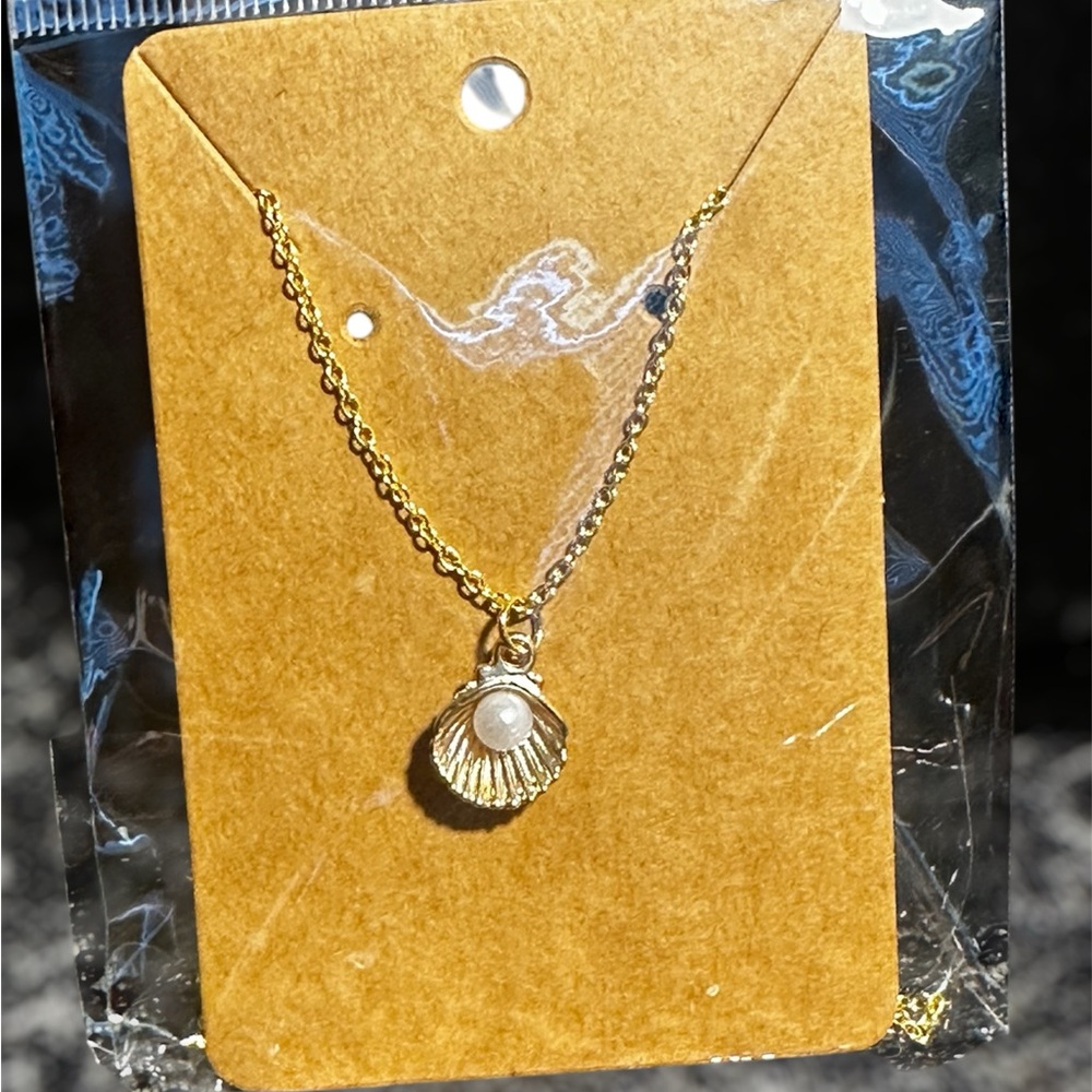 Gold Shell with pearl Pendant Necklaces